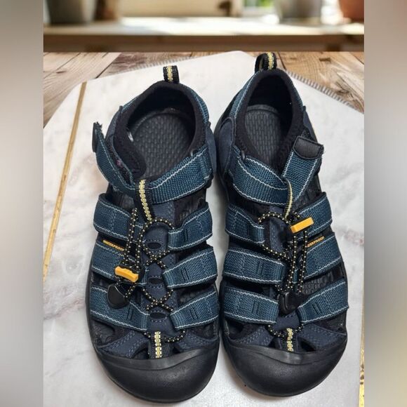 KEEN Water Shoes Hiking Adventure Sandals Big Kids Size 5 EU 38 - Picture 3 of 7